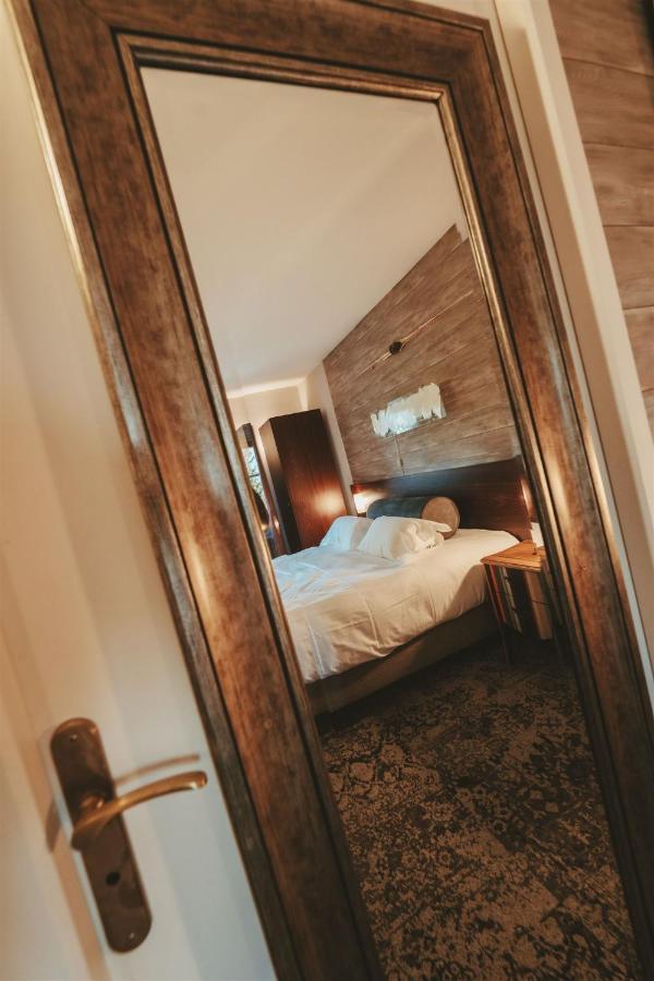 Logis Hotels Chateau De La Barge Chaintré Екстериор снимка